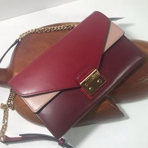 Michael Kors Sloan Large Envelope Wallet on Chain